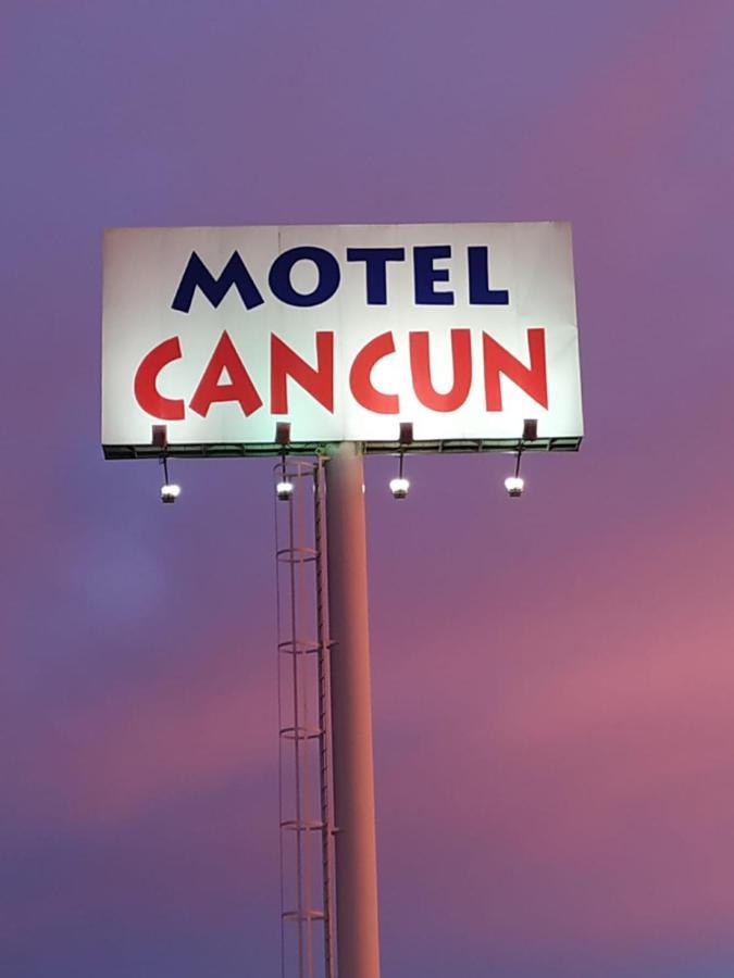 Motel Cancun Leon Ardón Exteriör bild